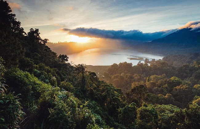 Twin Lakes, Handara Gate and Ulun Danu Bratan – Full-Day Trekking Tour - Photo 4